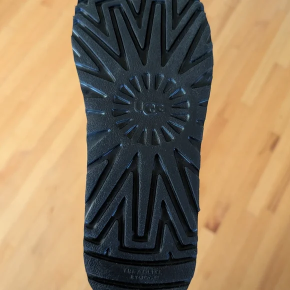 NWT UGG Classic Short II Women's Boots - Black Size 9 - Picture 6 of 6
